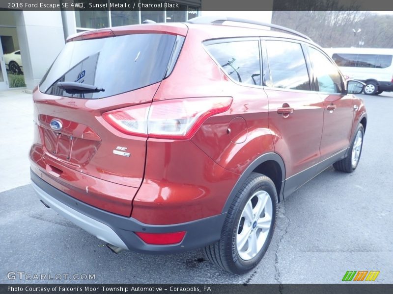 Sunset Metallic / Charcoal Black 2016 Ford Escape SE 4WD
