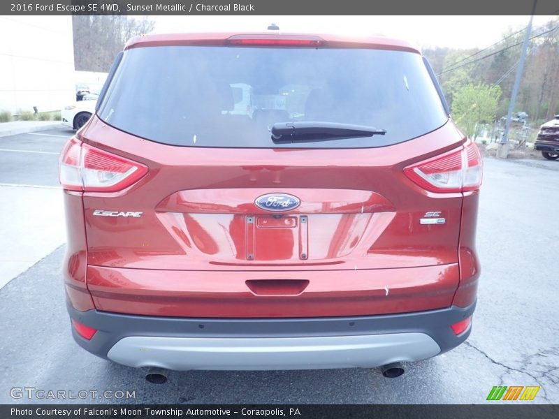 Sunset Metallic / Charcoal Black 2016 Ford Escape SE 4WD