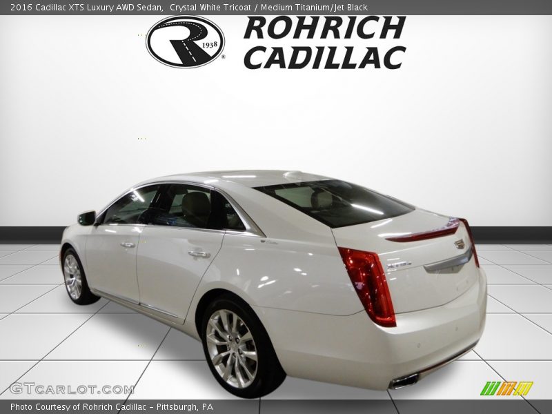 Crystal White Tricoat / Medium Titanium/Jet Black 2016 Cadillac XTS Luxury AWD Sedan