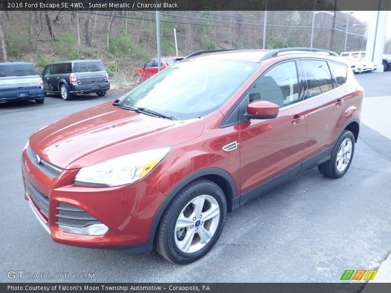Sunset Metallic / Charcoal Black 2016 Ford Escape SE 4WD