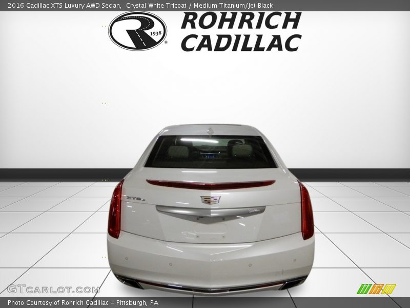 Crystal White Tricoat / Medium Titanium/Jet Black 2016 Cadillac XTS Luxury AWD Sedan