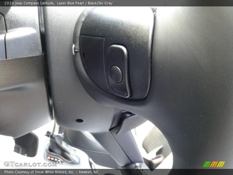 Laser Blue Pearl / Black/Ski Gray 2019 Jeep Compass Latitude