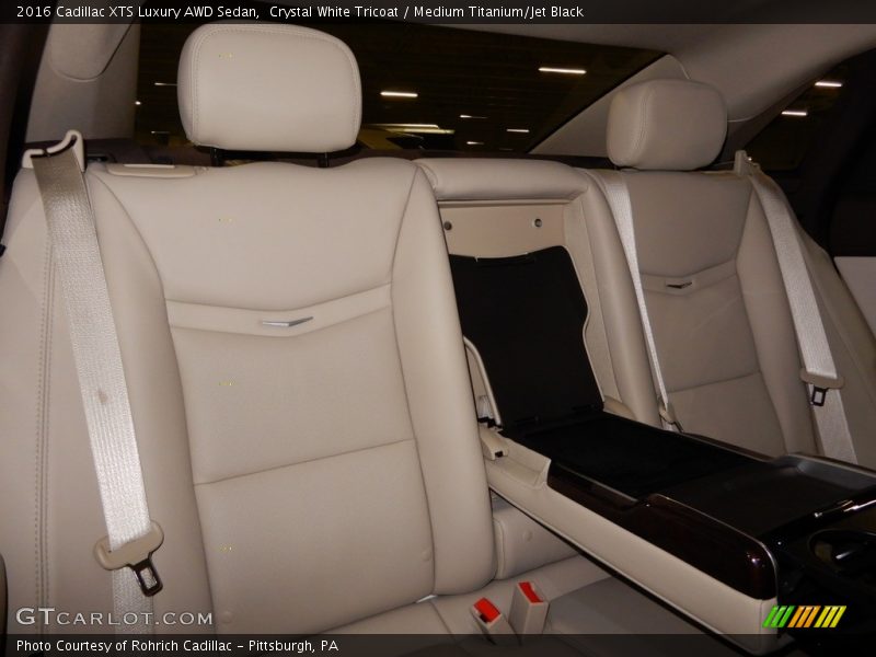 Crystal White Tricoat / Medium Titanium/Jet Black 2016 Cadillac XTS Luxury AWD Sedan