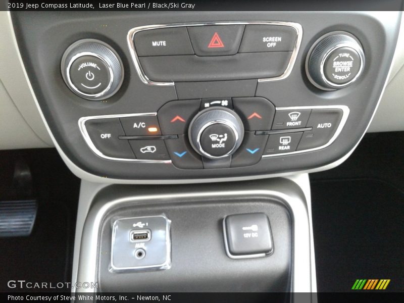 Laser Blue Pearl / Black/Ski Gray 2019 Jeep Compass Latitude