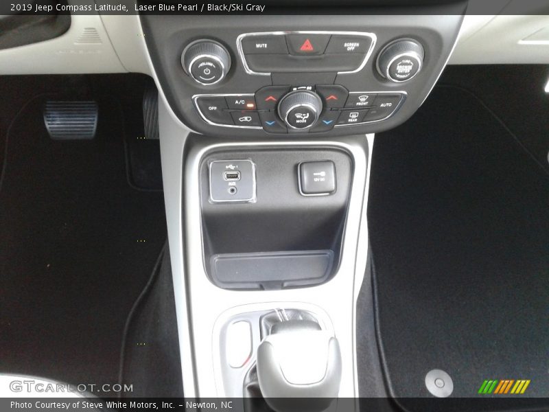 Laser Blue Pearl / Black/Ski Gray 2019 Jeep Compass Latitude