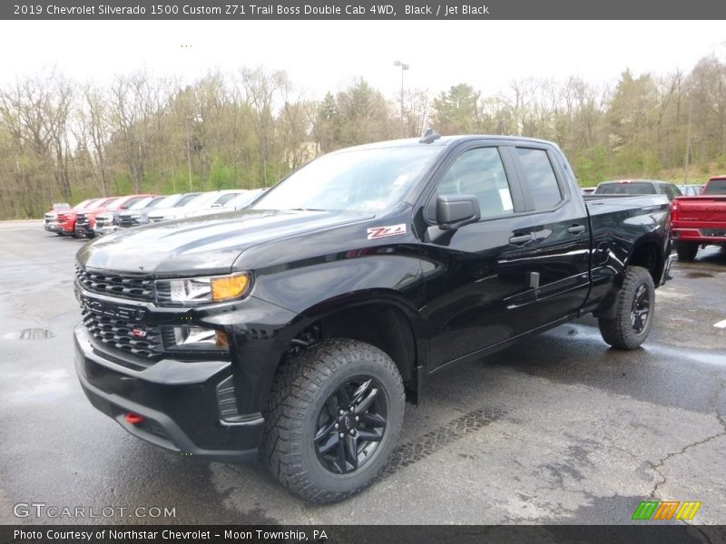 Front 3/4 View of 2019 Silverado 1500 Custom Z71 Trail Boss Double Cab 4WD