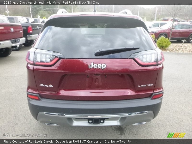 Velvet Red Pearl / Black/Ski Grey 2019 Jeep Cherokee Limited 4x4
