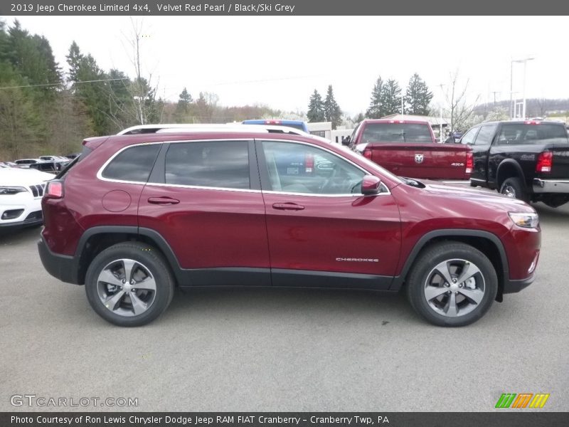 Velvet Red Pearl / Black/Ski Grey 2019 Jeep Cherokee Limited 4x4