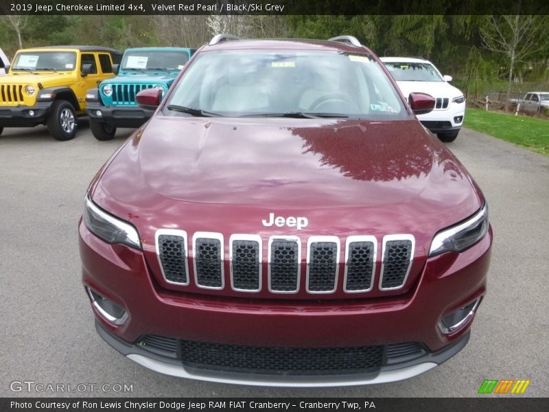Velvet Red Pearl / Black/Ski Grey 2019 Jeep Cherokee Limited 4x4
