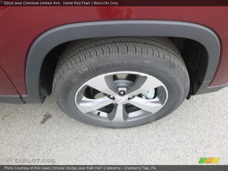 Velvet Red Pearl / Black/Ski Grey 2019 Jeep Cherokee Limited 4x4