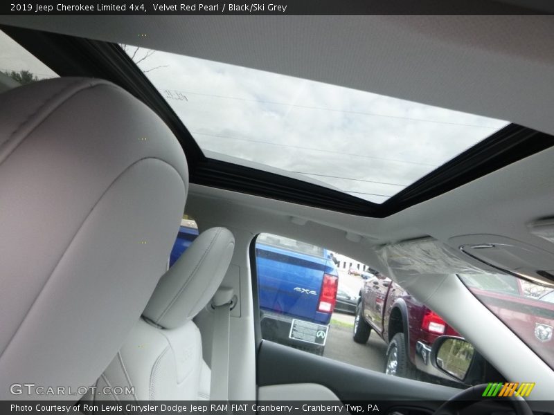 Velvet Red Pearl / Black/Ski Grey 2019 Jeep Cherokee Limited 4x4