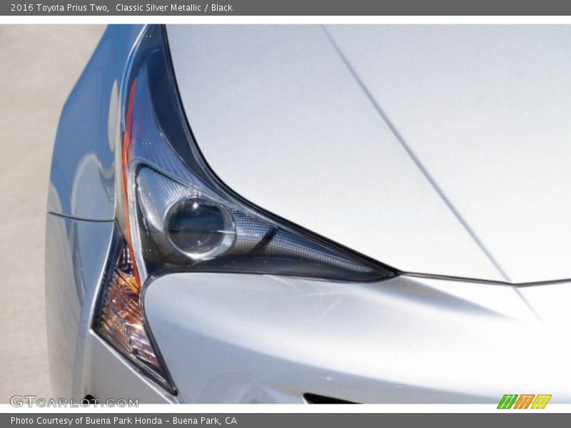 Classic Silver Metallic / Black 2016 Toyota Prius Two