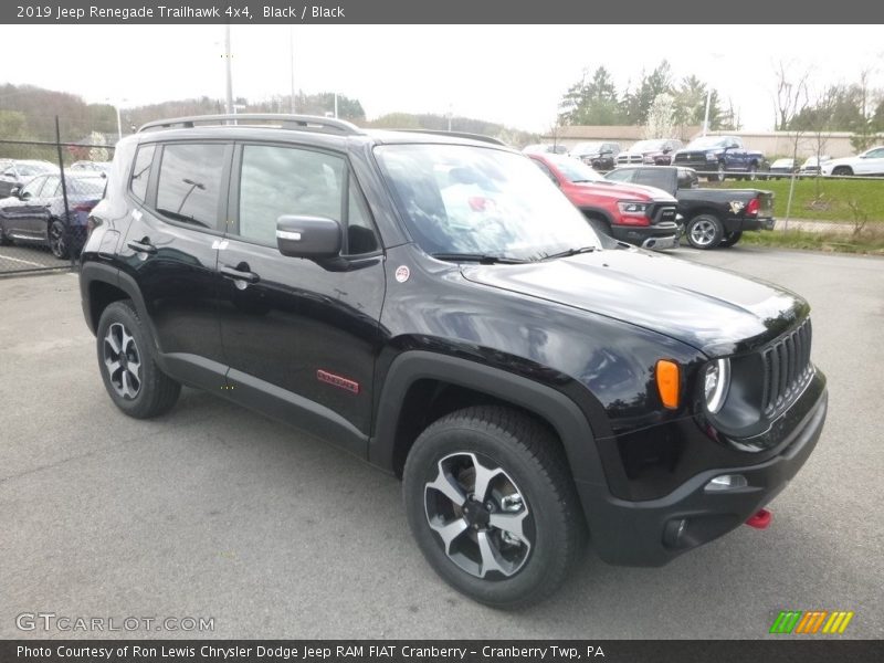 Front 3/4 View of 2019 Renegade Trailhawk 4x4