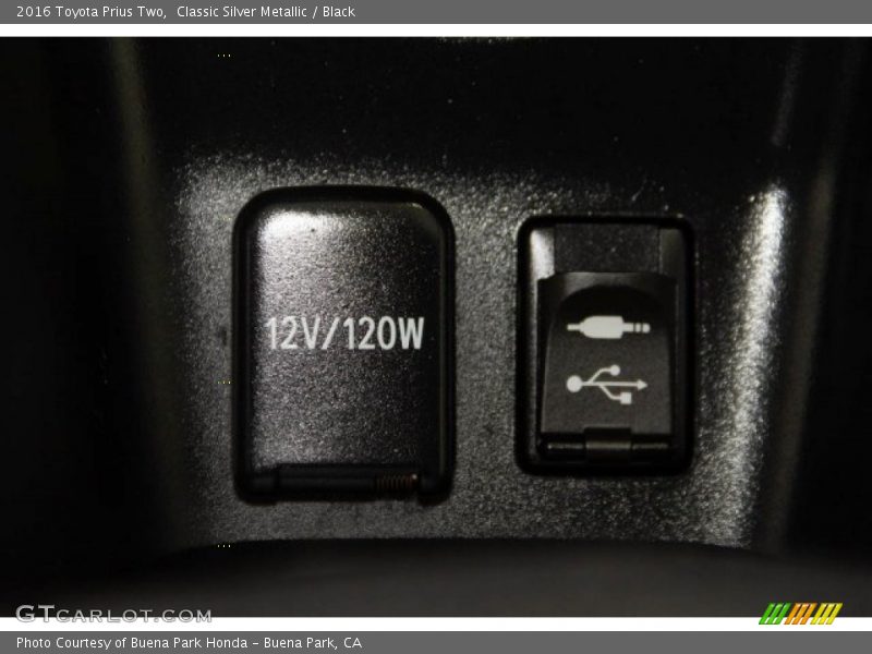 Classic Silver Metallic / Black 2016 Toyota Prius Two