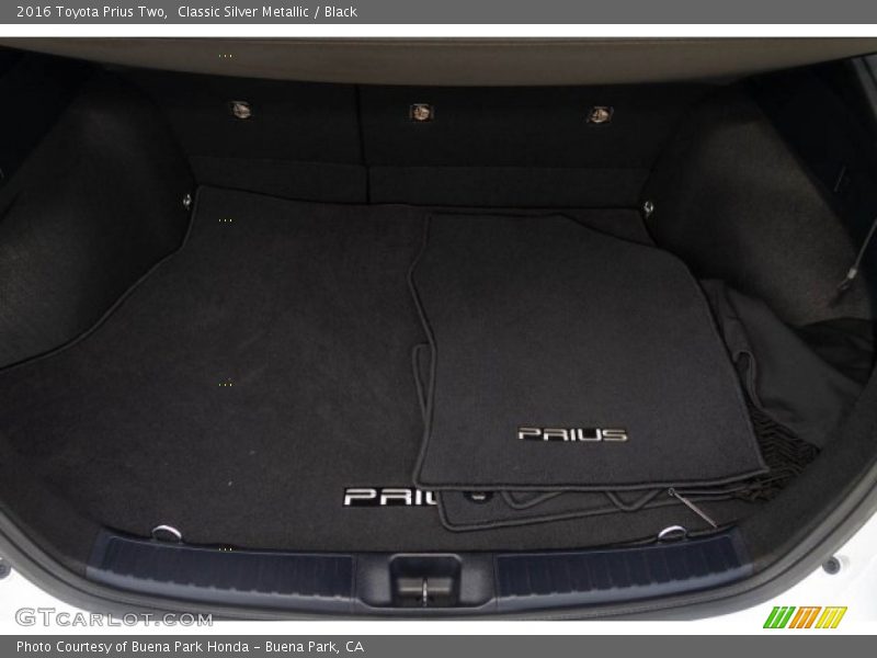 Classic Silver Metallic / Black 2016 Toyota Prius Two