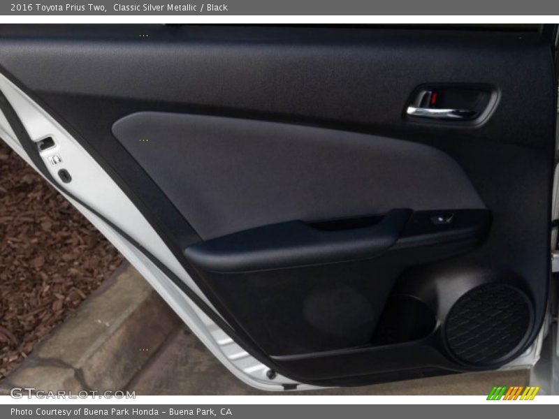 Classic Silver Metallic / Black 2016 Toyota Prius Two
