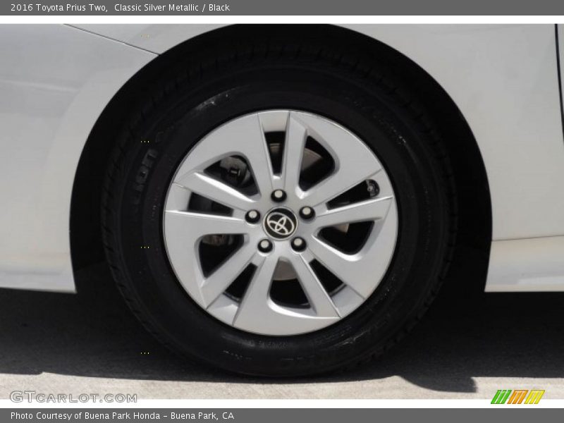 Classic Silver Metallic / Black 2016 Toyota Prius Two