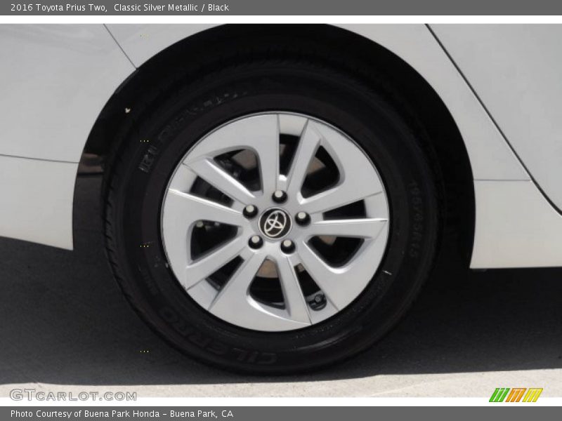 Classic Silver Metallic / Black 2016 Toyota Prius Two