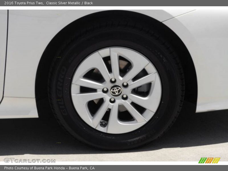 Classic Silver Metallic / Black 2016 Toyota Prius Two