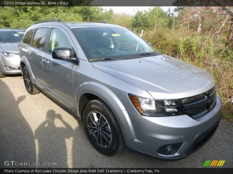 Front 3/4 View of 2019 Journey SE