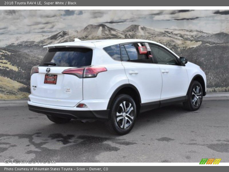 Super White / Black 2018 Toyota RAV4 LE