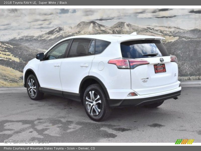 Super White / Black 2018 Toyota RAV4 LE