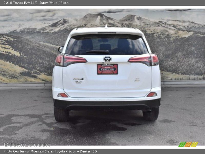 Super White / Black 2018 Toyota RAV4 LE
