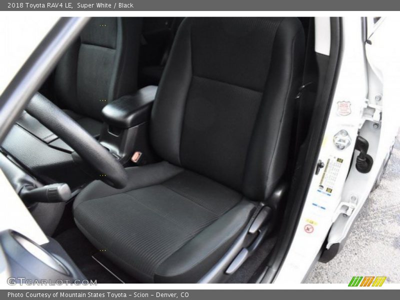 Super White / Black 2018 Toyota RAV4 LE