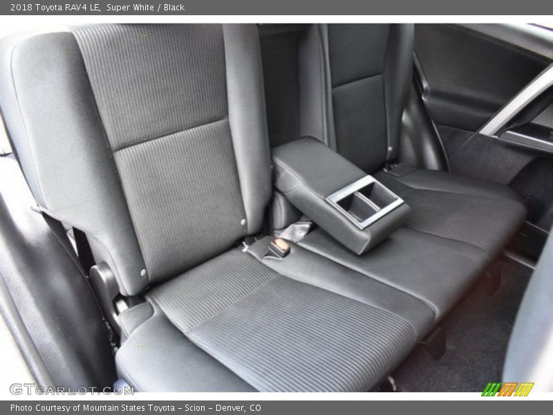 Super White / Black 2018 Toyota RAV4 LE