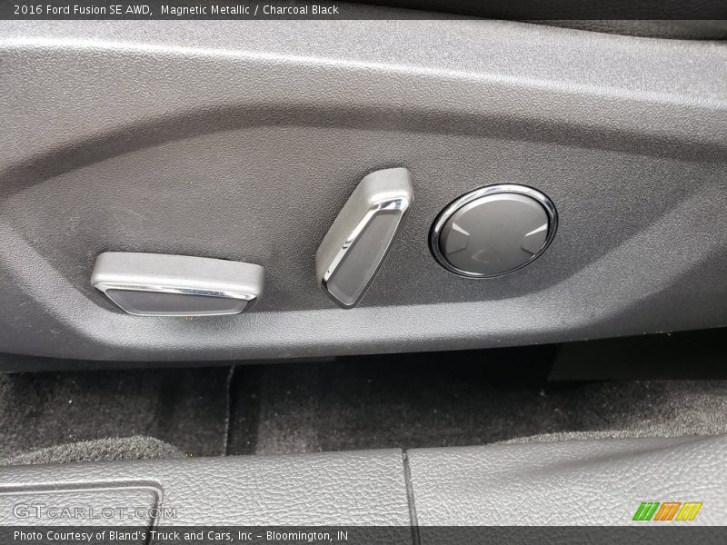 Magnetic Metallic / Charcoal Black 2016 Ford Fusion SE AWD