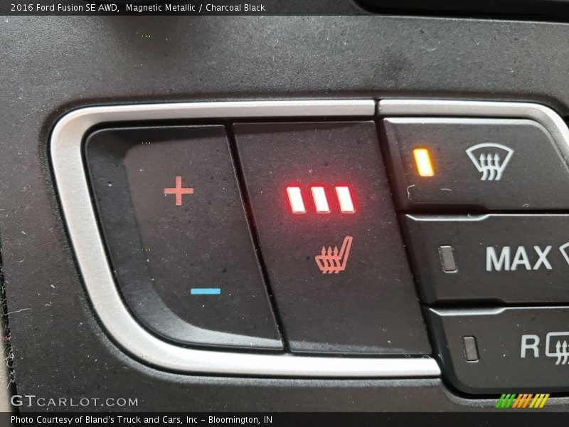 Magnetic Metallic / Charcoal Black 2016 Ford Fusion SE AWD