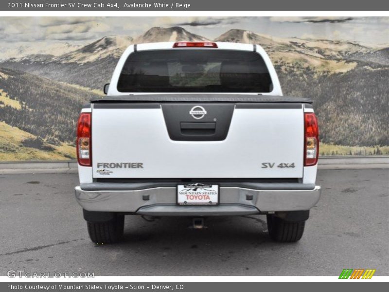 Avalanche White / Beige 2011 Nissan Frontier SV Crew Cab 4x4
