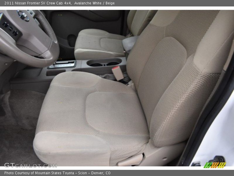 Avalanche White / Beige 2011 Nissan Frontier SV Crew Cab 4x4