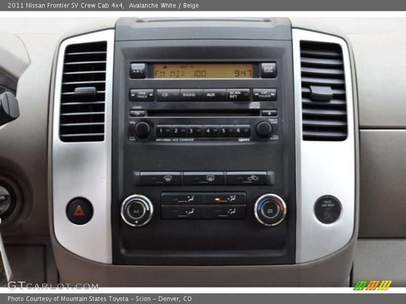 Avalanche White / Beige 2011 Nissan Frontier SV Crew Cab 4x4