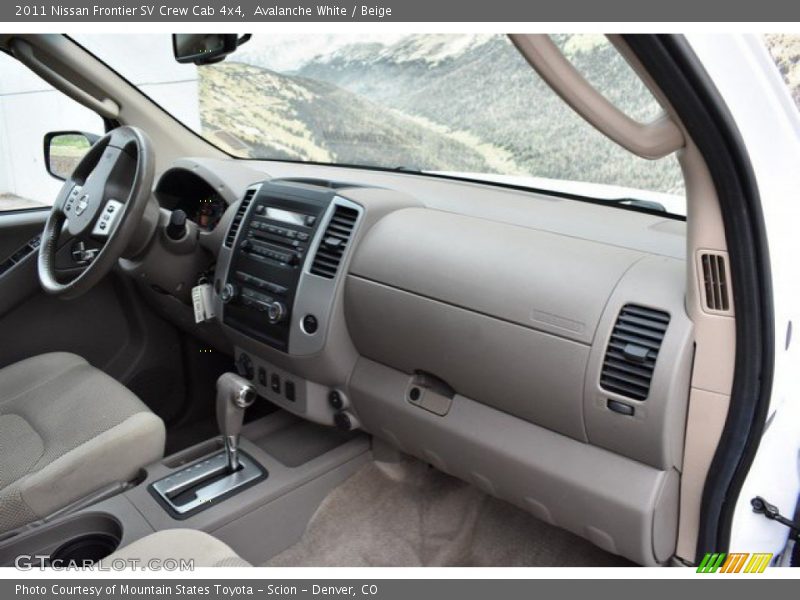 Avalanche White / Beige 2011 Nissan Frontier SV Crew Cab 4x4