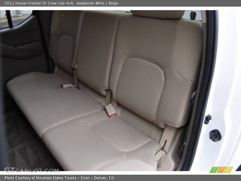 Avalanche White / Beige 2011 Nissan Frontier SV Crew Cab 4x4