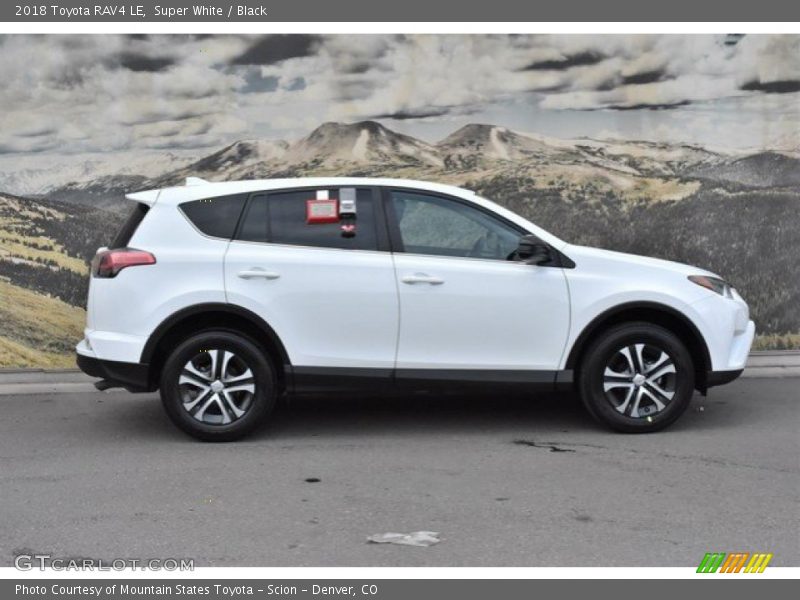 Super White / Black 2018 Toyota RAV4 LE