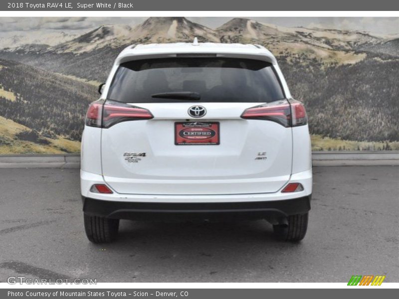 Super White / Black 2018 Toyota RAV4 LE