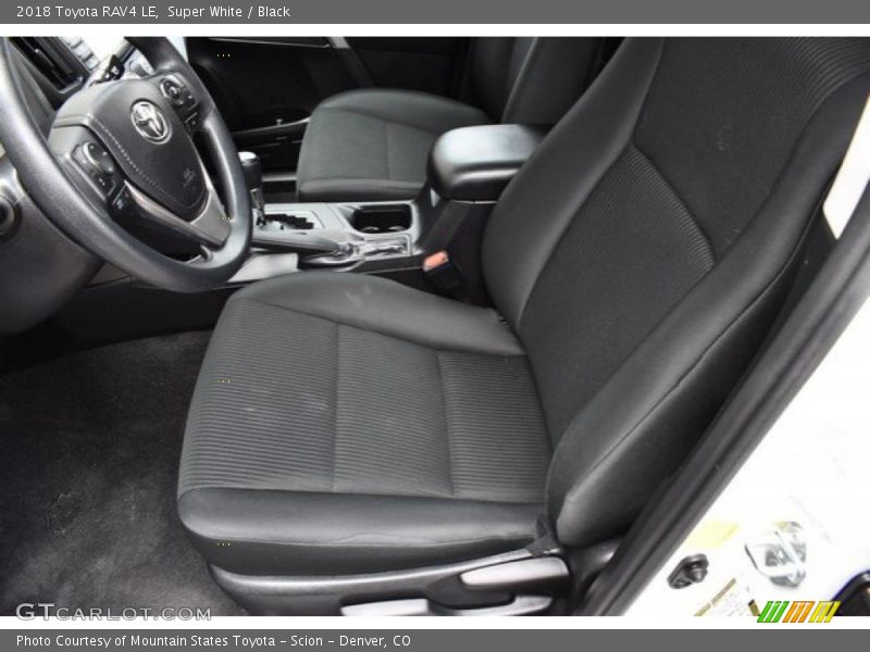 Super White / Black 2018 Toyota RAV4 LE