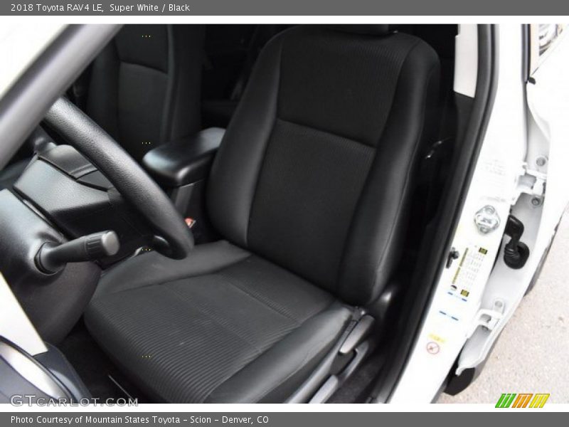Super White / Black 2018 Toyota RAV4 LE