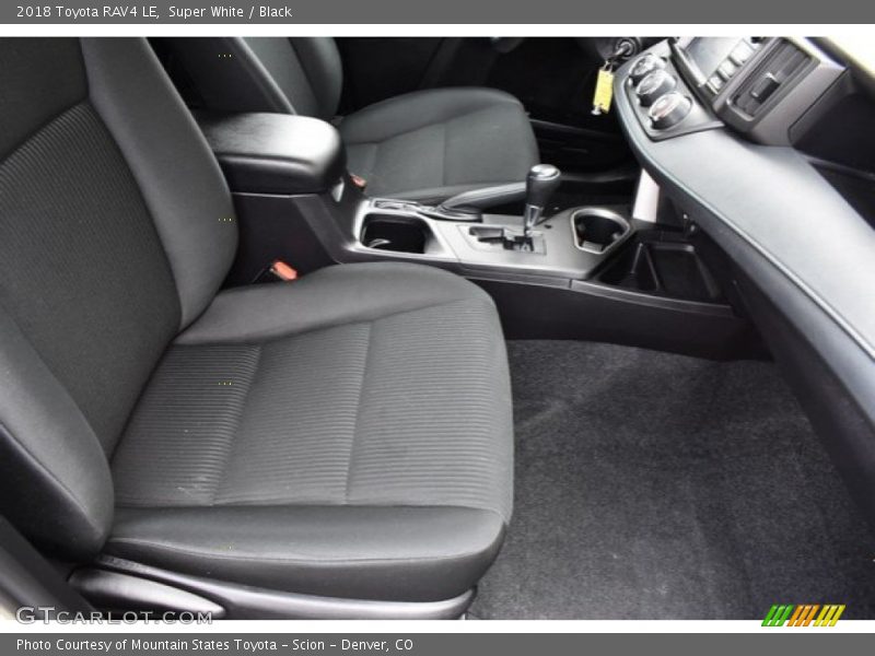 Super White / Black 2018 Toyota RAV4 LE