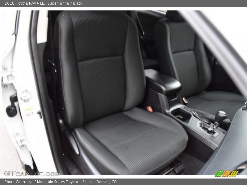 Super White / Black 2018 Toyota RAV4 LE