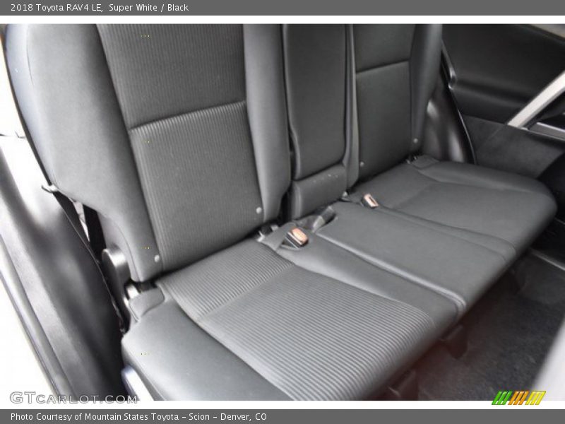 Super White / Black 2018 Toyota RAV4 LE