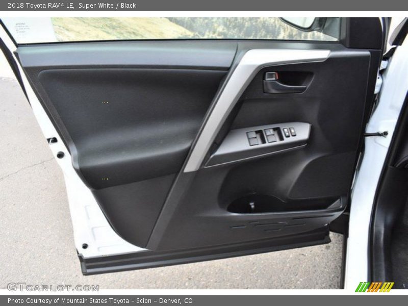 Super White / Black 2018 Toyota RAV4 LE