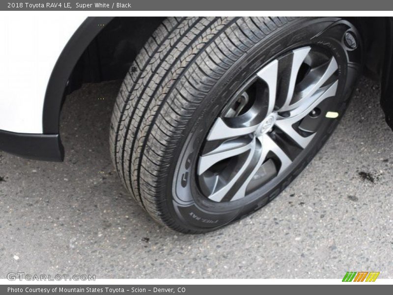 Super White / Black 2018 Toyota RAV4 LE