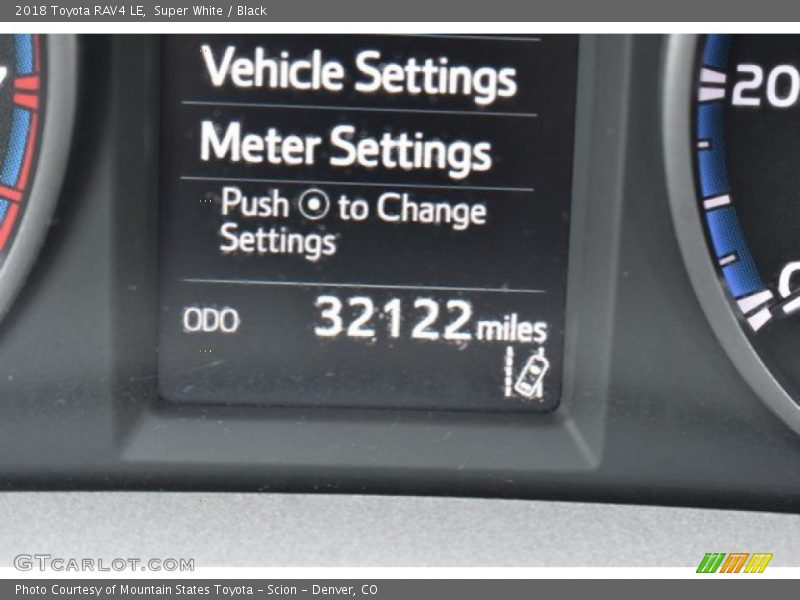 Super White / Black 2018 Toyota RAV4 LE