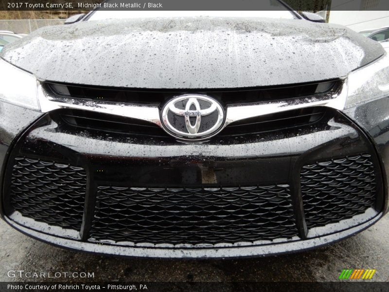 Midnight Black Metallic / Black 2017 Toyota Camry SE