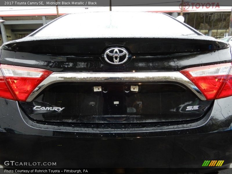 Midnight Black Metallic / Black 2017 Toyota Camry SE