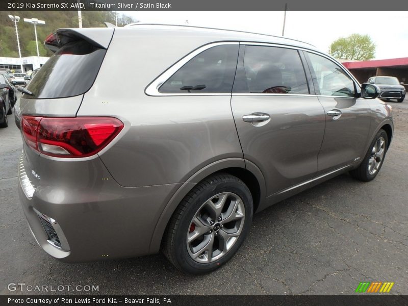 Titanium Silver / Satin Black 2019 Kia Sorento SX AWD