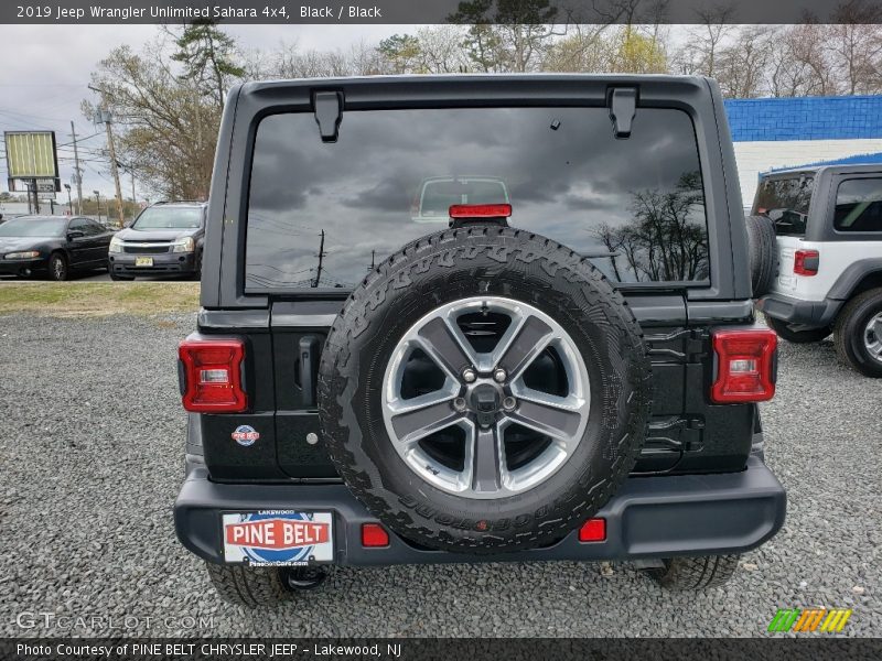Black / Black 2019 Jeep Wrangler Unlimited Sahara 4x4